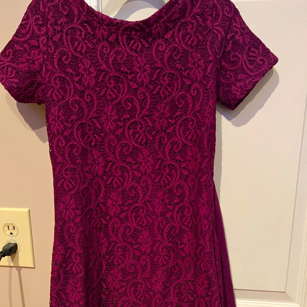 Girls,dress,burgundy front lace,size m(7-8)